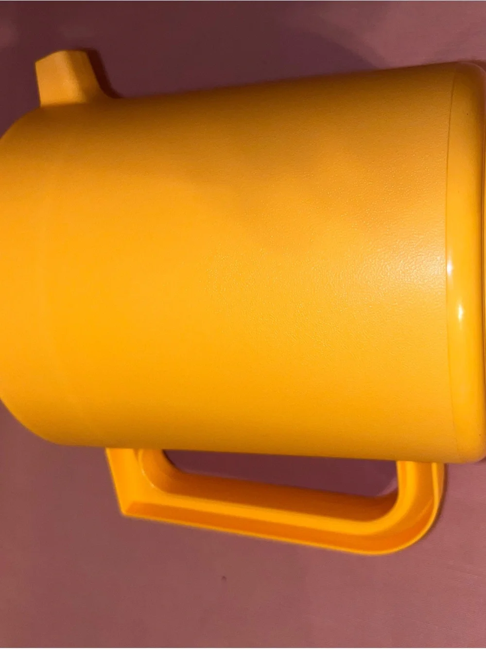 Tupperware 1.5 liter Yellow Plastic Pitcher with Lid - Home Kitchen